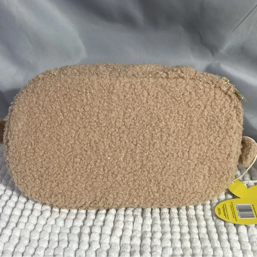 SPECTRUM Limit Ed Disney Winnie The Pooh Fuzzy Makeup Bag, Brush Set & Cleaner